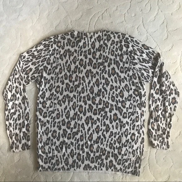 Banana Republic Animal Print Top Size L - Picture 6 of 8